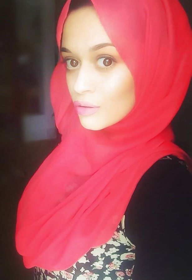 Hot sexy hijabi slut