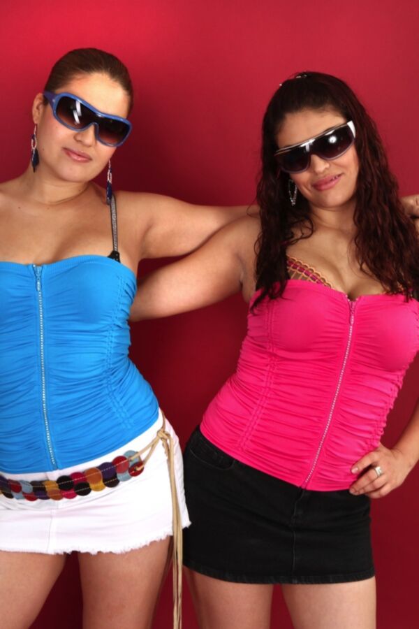 JustNips - Sisters in Sunglasses