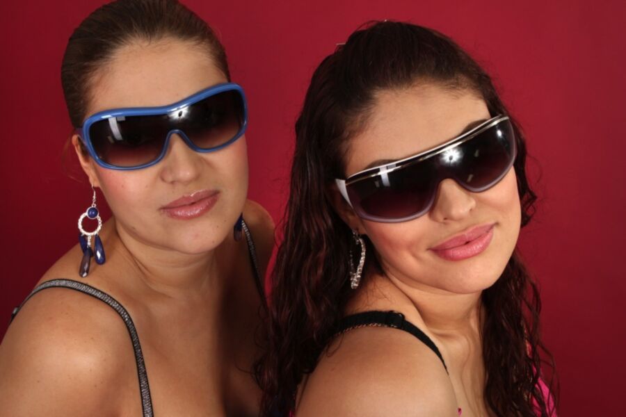 JustNips - Sisters in Sunglasses