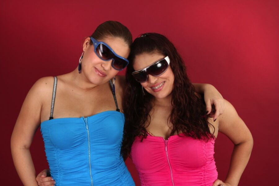 JustNips - Sisters in Sunglasses