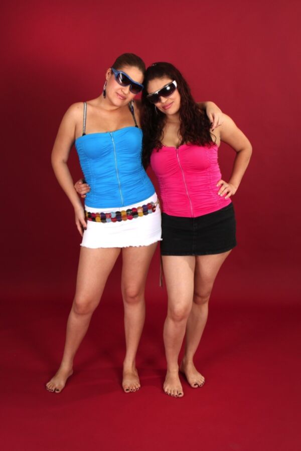 JustNips - Sisters in Sunglasses