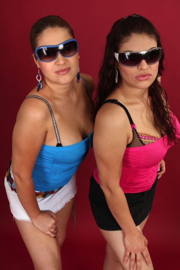 JustNips - Sisters in Sunglasses