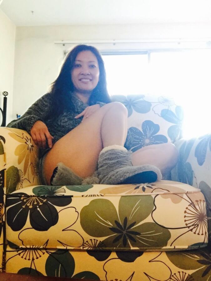 petite Filipina mom