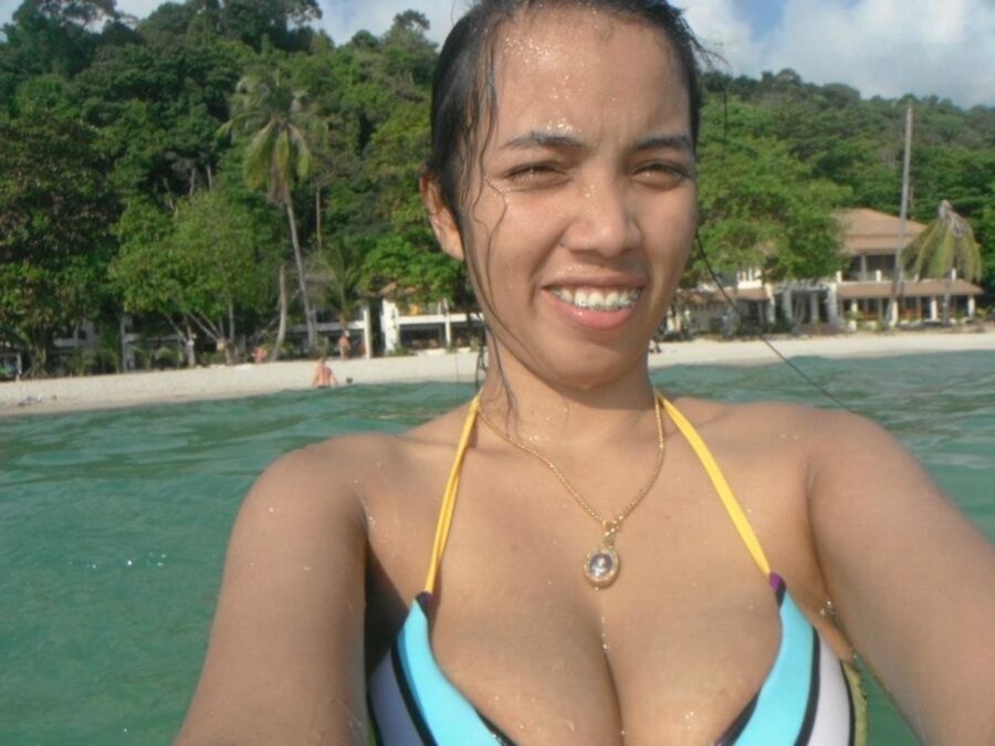 Dao, une fille thaïlandaise aux gros seins