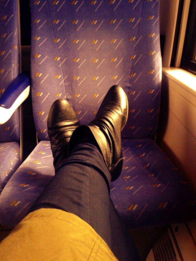 Feet on train seats France Edition