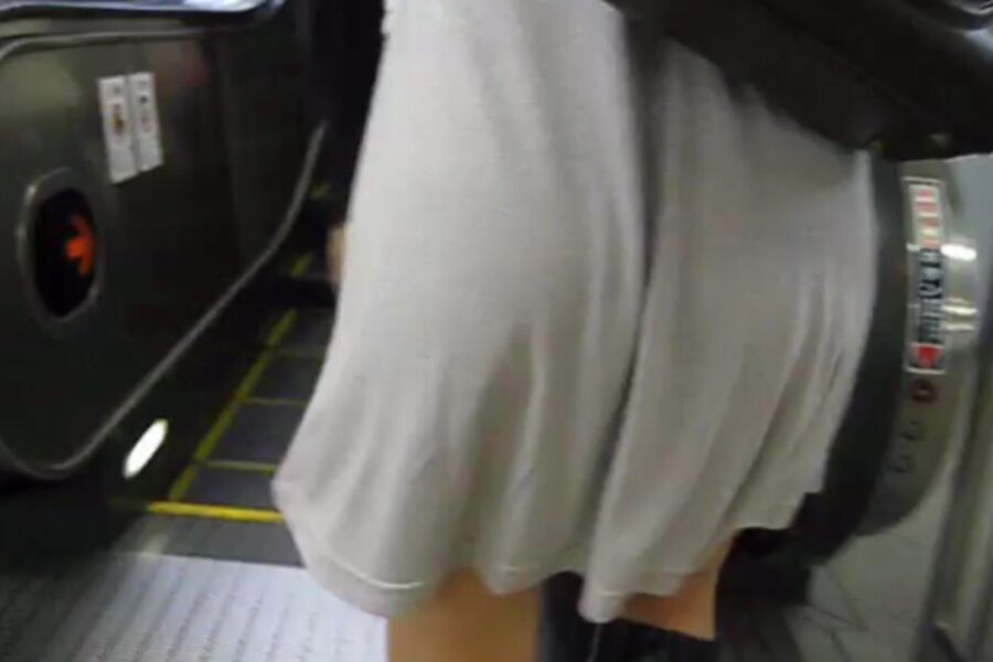 Some risks wearing miniskirts in Japan