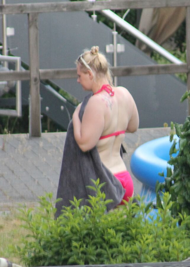 Spy cam: Chubby neighbour girl!!!