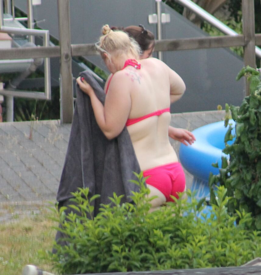 Spy cam: Chubby neighbour girl!!!