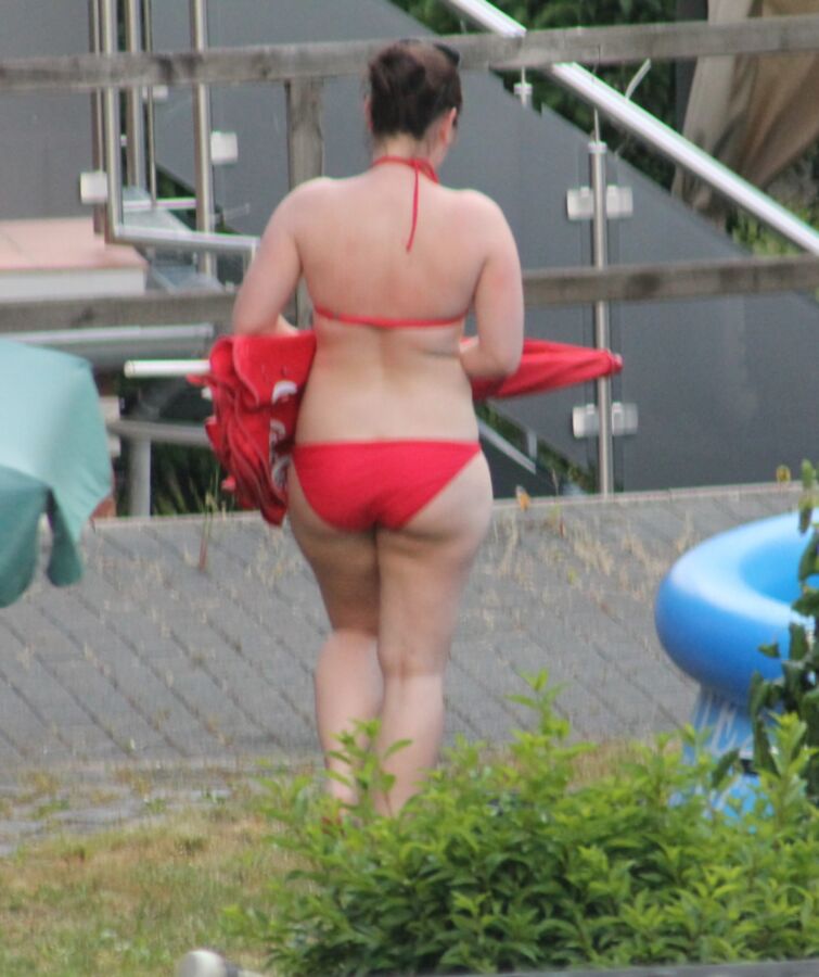 Spy cam: Chubby neighbour girl!!!