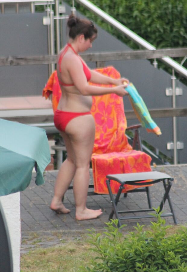 Spy cam: Chubby neighbour girl!!!