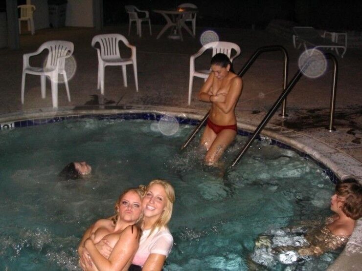 Hot Tub Hunnies