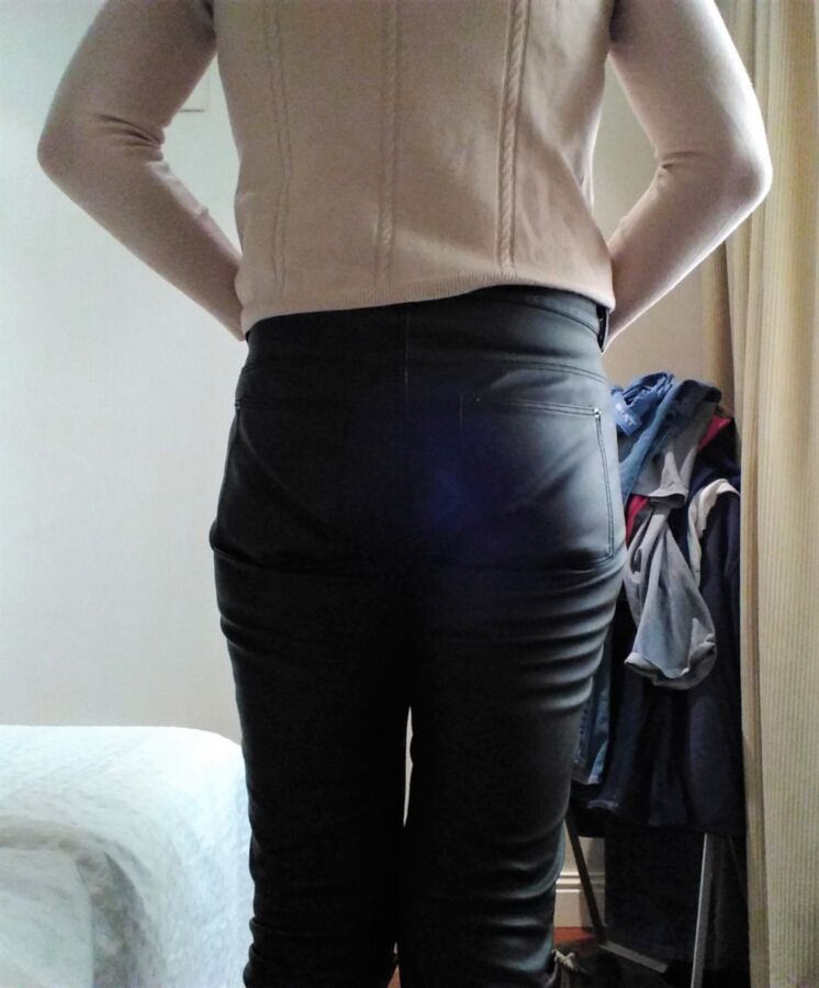 Moi en pantalon de cuir