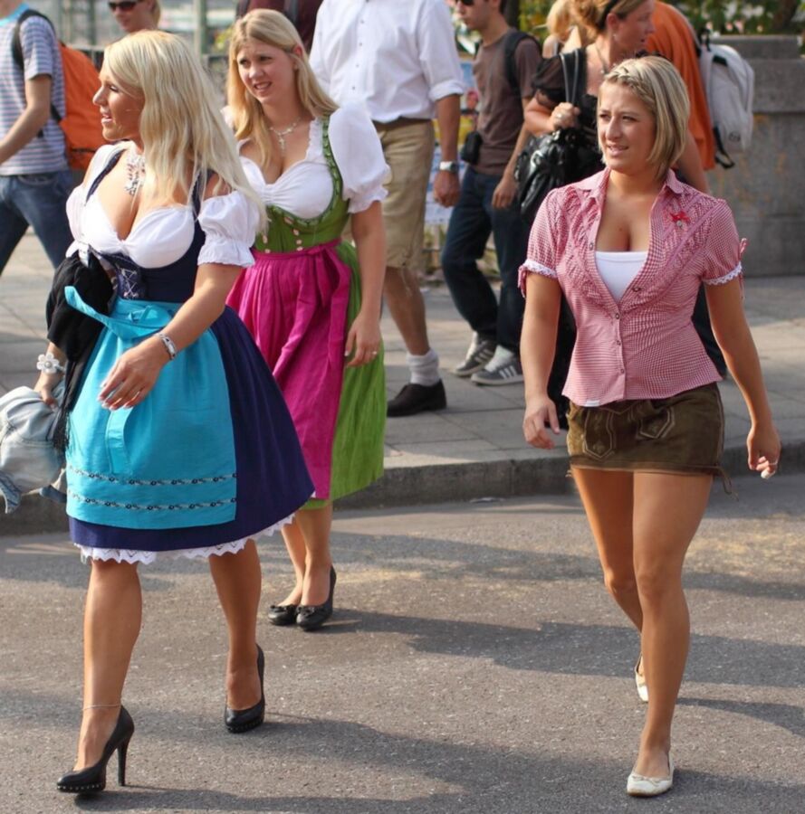 Fesche Madln im Dirndl zum Dreiundsiebzigst`n