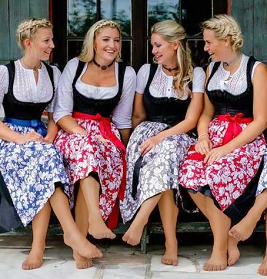 Fesche Madln im Dirndl zum Dreiundsiebzigst`n