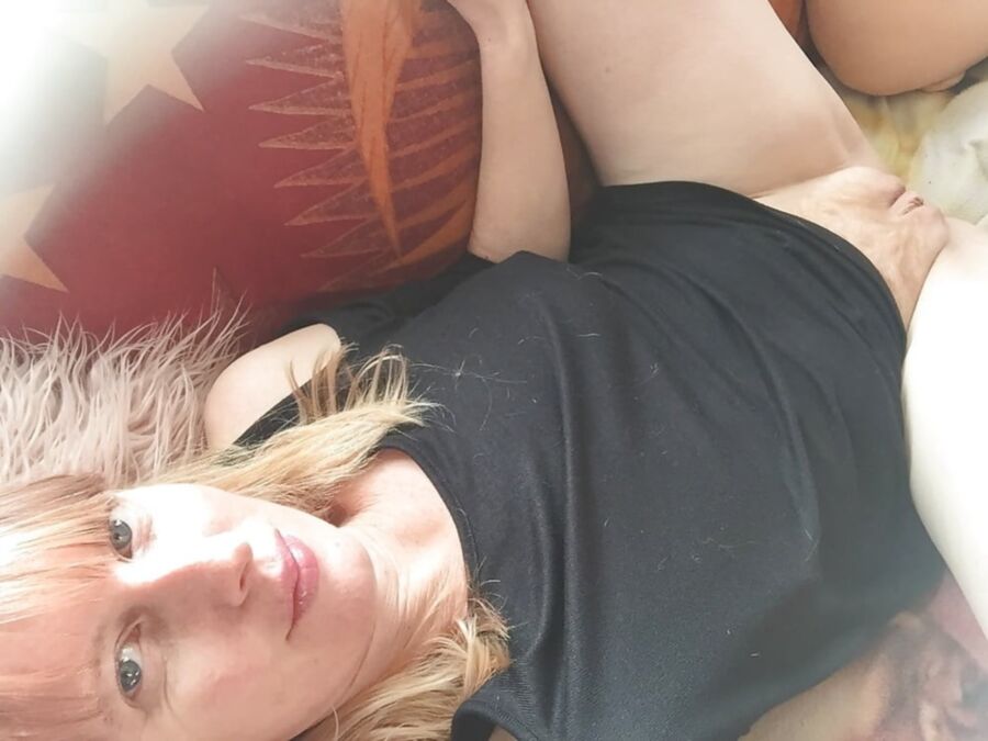 Verschiedene Fotos einer sexy Hausfrau