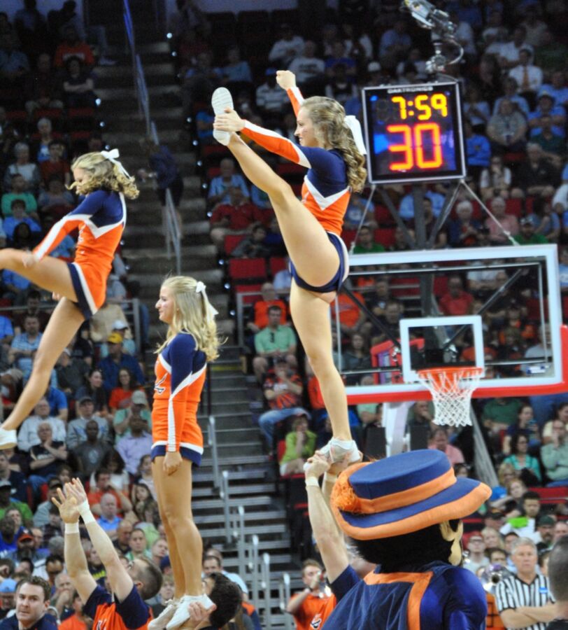 Pom-pom girls chaudes