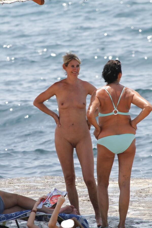 playa madura en topless