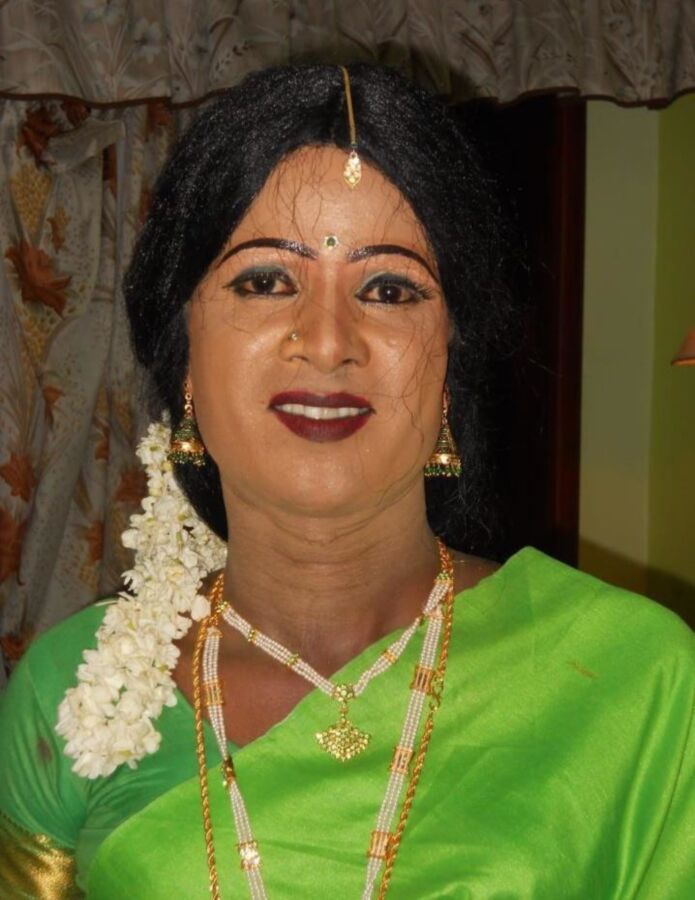 Ramya Sri (crossdresser amador de pele escura)