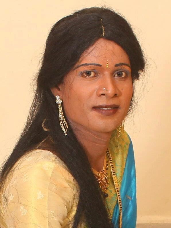 Ramya Sri (crossdresser amador de pele escura)