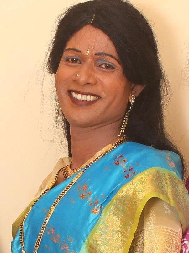 Ramya Sri (crossdresser amador de pele escura)