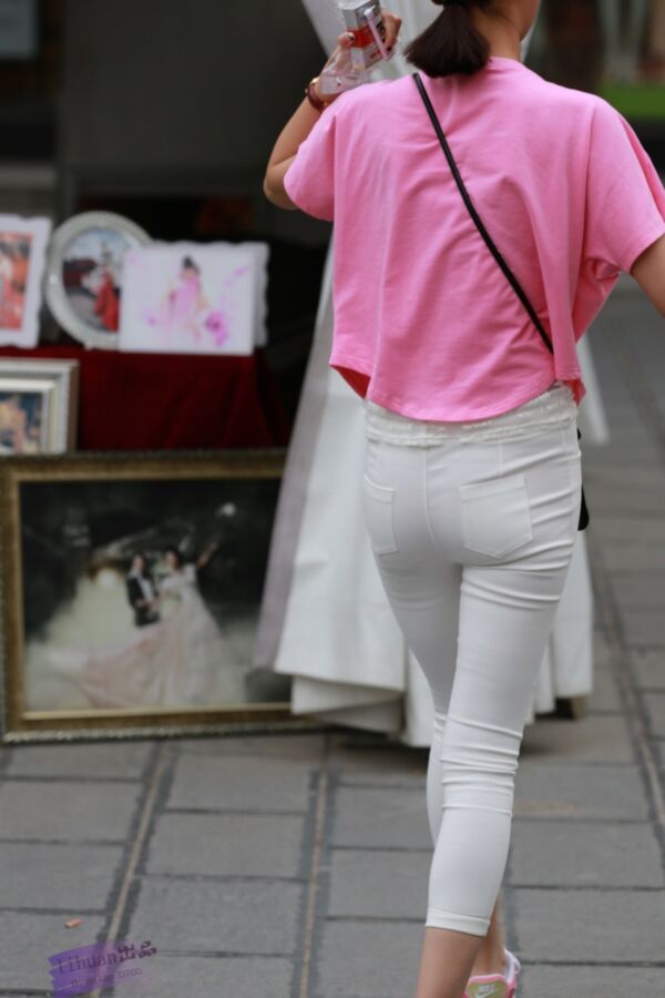 Voyeur: Chinese asses in white.....