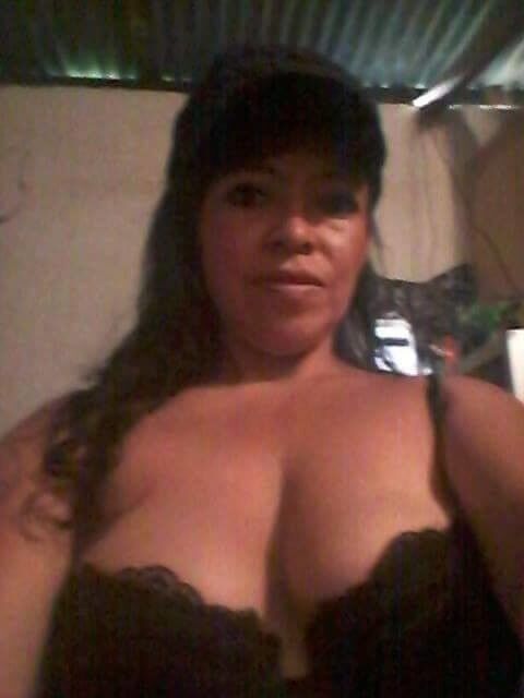 Rosita milf from Guatemala tricked to send nudes in facebook