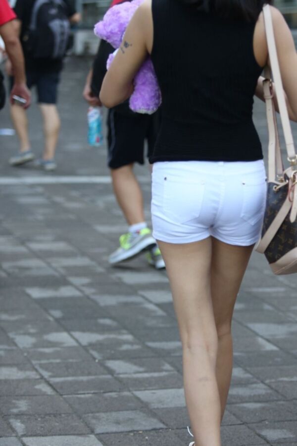 Street Voyeur : Cul maigre chinois en short