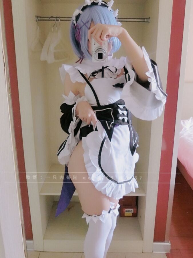 Re Zero - Beau et sensuel cosplay Rem ero