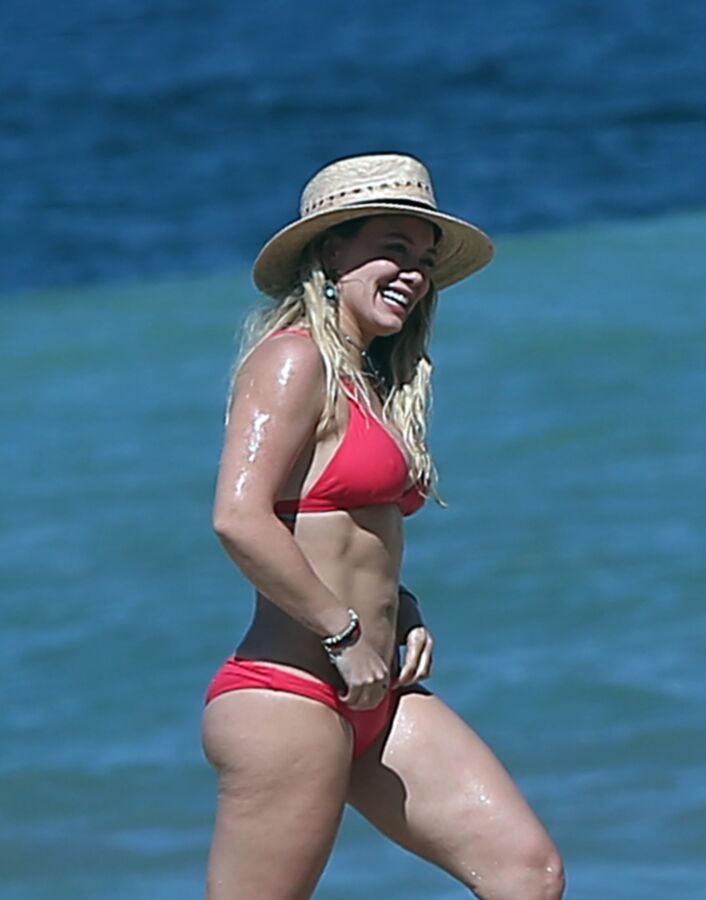 Hilary Duff - Sexy Hollywood Celeb in Hot Bikini in Mexico Beach