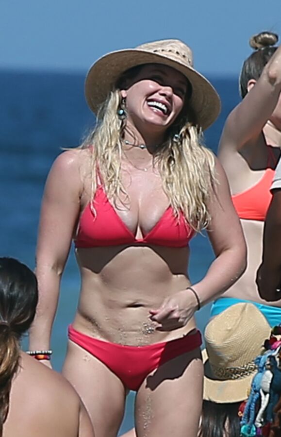 Hilary Duff - Sexy Hollywood Celeb in Hot Bikini in Mexico Beach