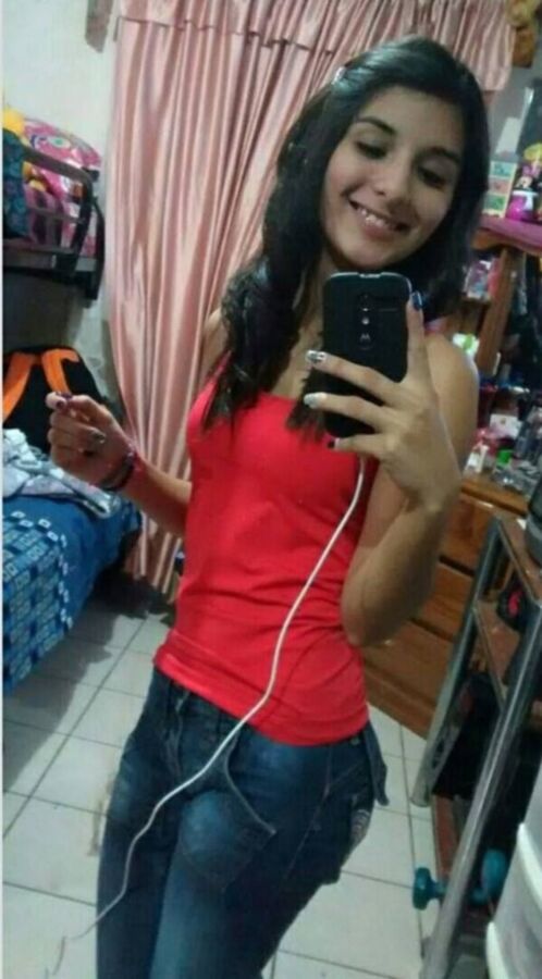 Karen - Hermosa adolescente latina en forma