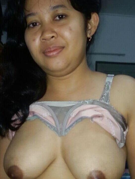 amateur indonesian maid exposed