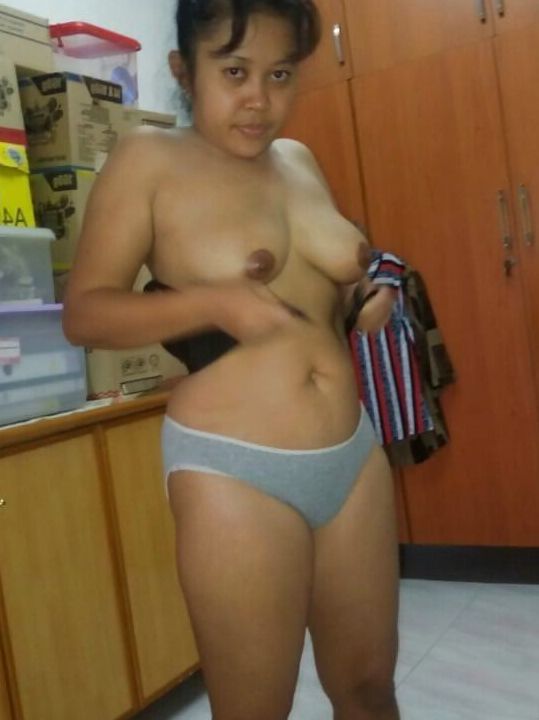 amateur indonesian maid exposed