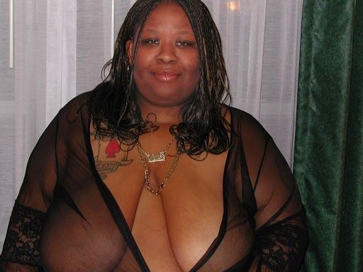 Grosse BBW noire veut se faire baiser