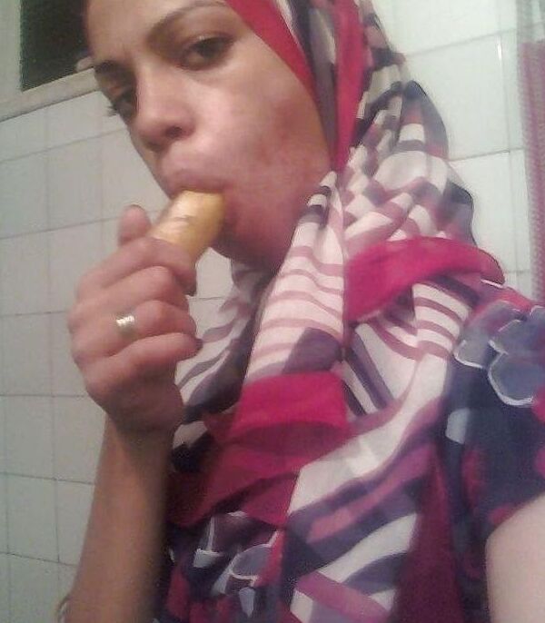 moroccan slet  in love with banana