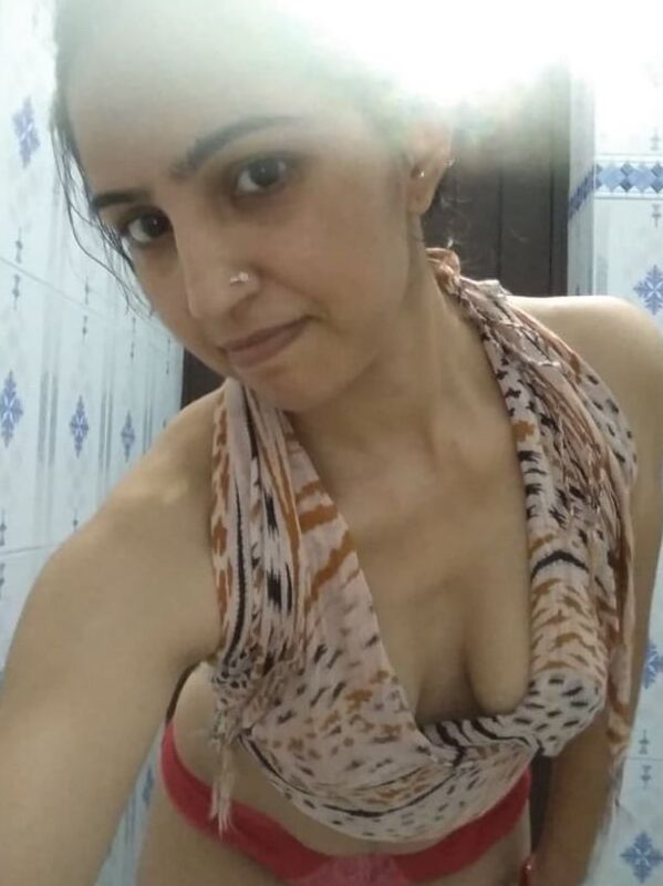 album privé complet maigre desi bhabhi