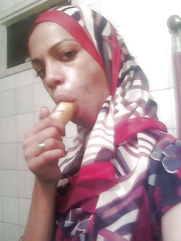 moroccan slet  in love with banana