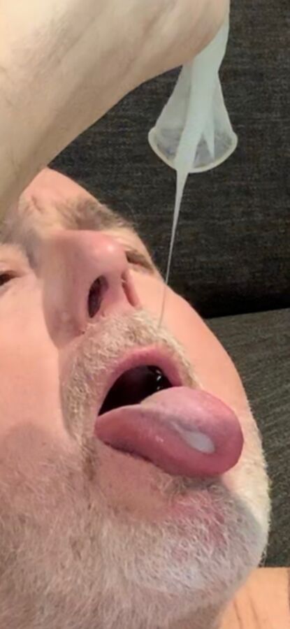 Subslutpleaser enjoys a cum snack after getting fucked