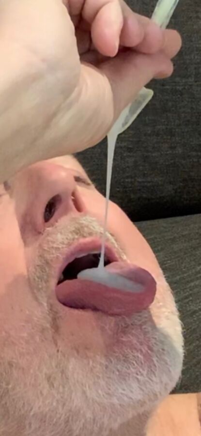 Subslutpleaser enjoys a cum snack after getting fucked