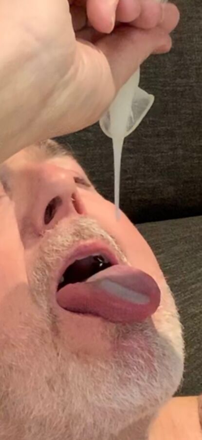 Subslutpleaser enjoys a cum snack after getting fucked