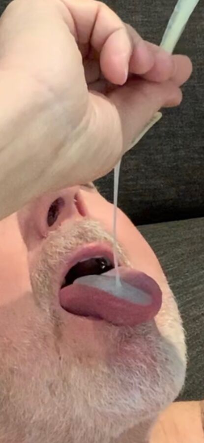 Subslutpleaser enjoys a cum snack after getting fucked