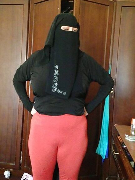 Esposa caliente Niqabi musulmana yemení con su marido cornudo - Amateur