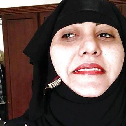 Esposa caliente Niqabi musulmana yemení con su marido cornudo - Amateur