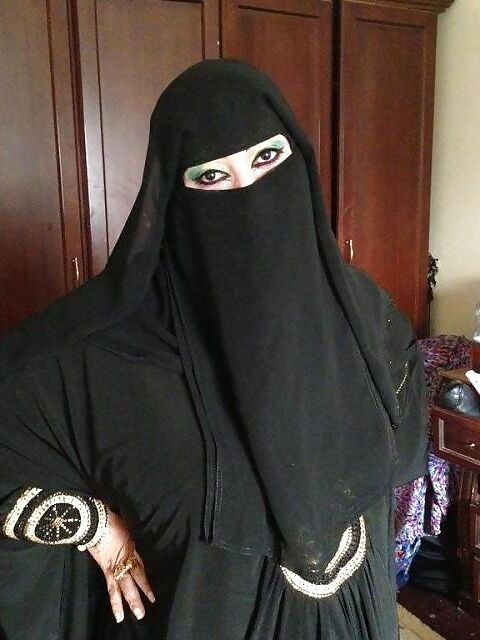 Esposa caliente Niqabi musulmana yemení con su marido cornudo - Amateur