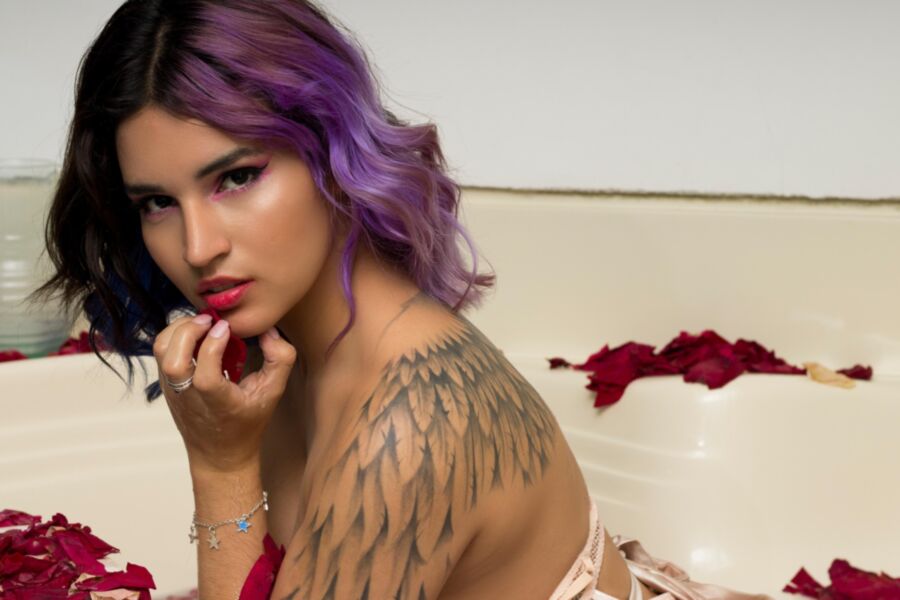 Suicide Girls - Samina - Roses Bath