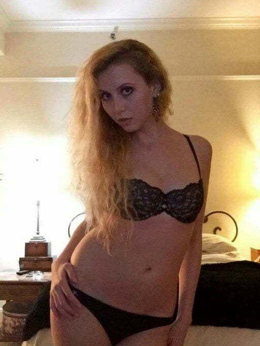 Sexy amateur blonde babe