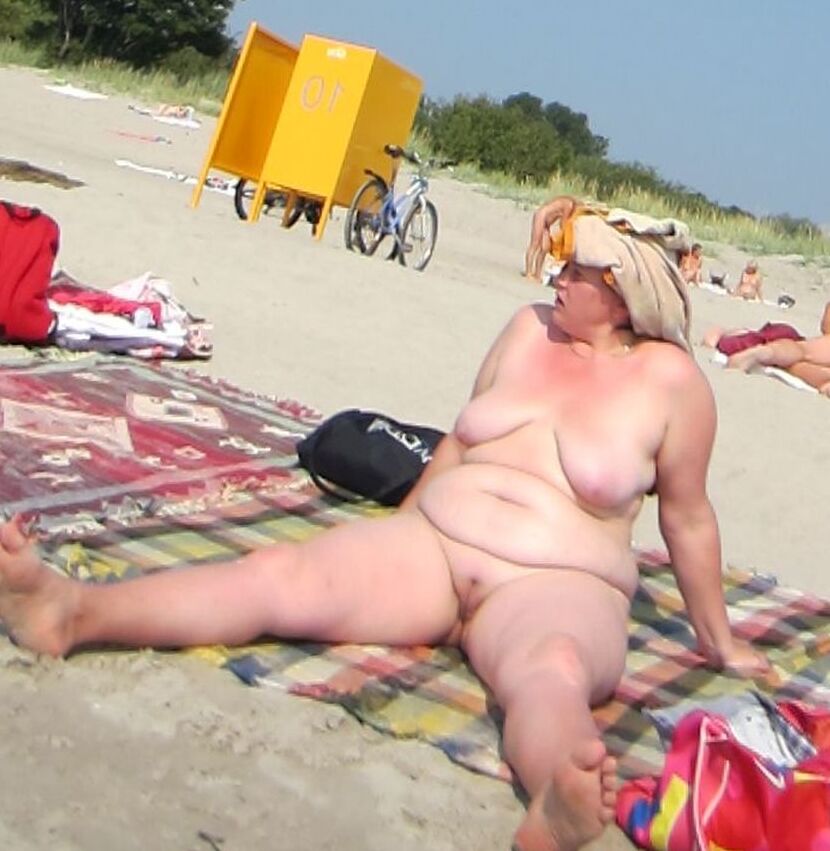 Nackte MILFs am Strand