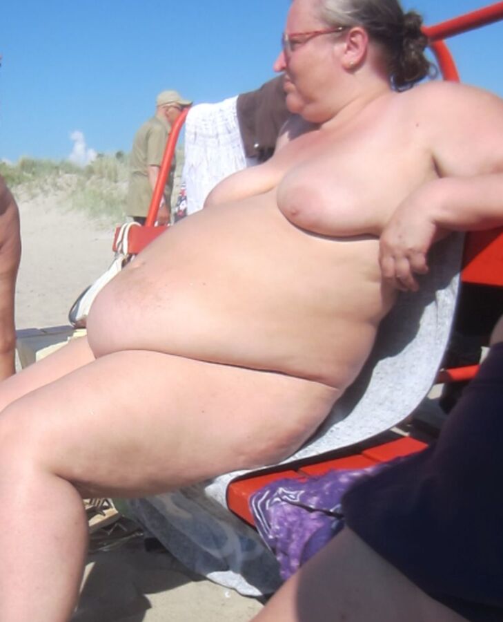 Nackte MILFs am Strand