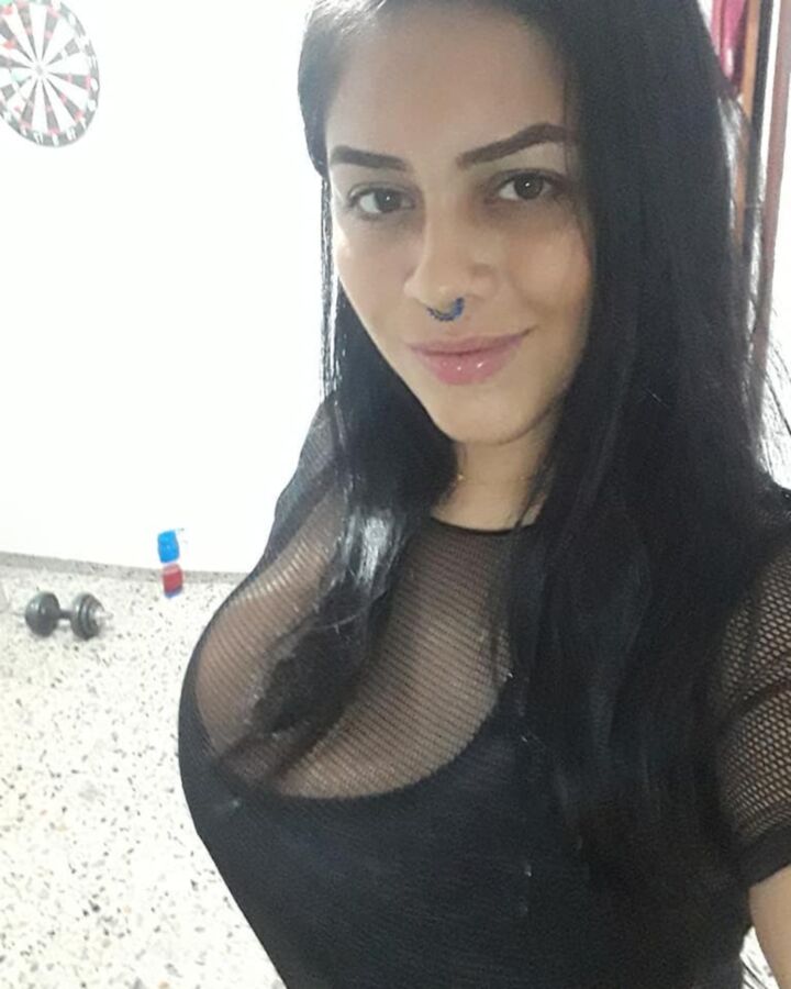 Alejandra, Latina Sexy Caliente Ricas Tetas, Culo Y Tatuajes