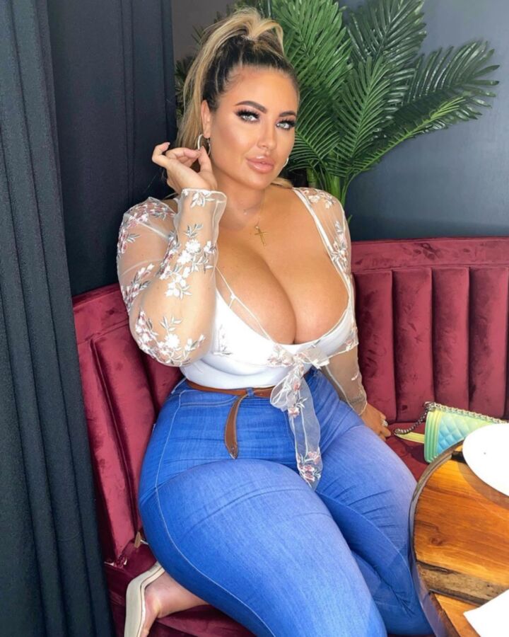 djhannahb BBW model